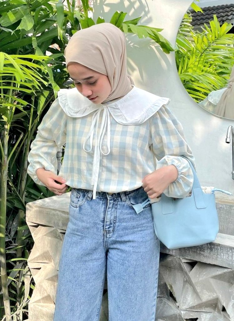 Inspirasi Outfit
Collar Blouse 🔅 

-a thread-
