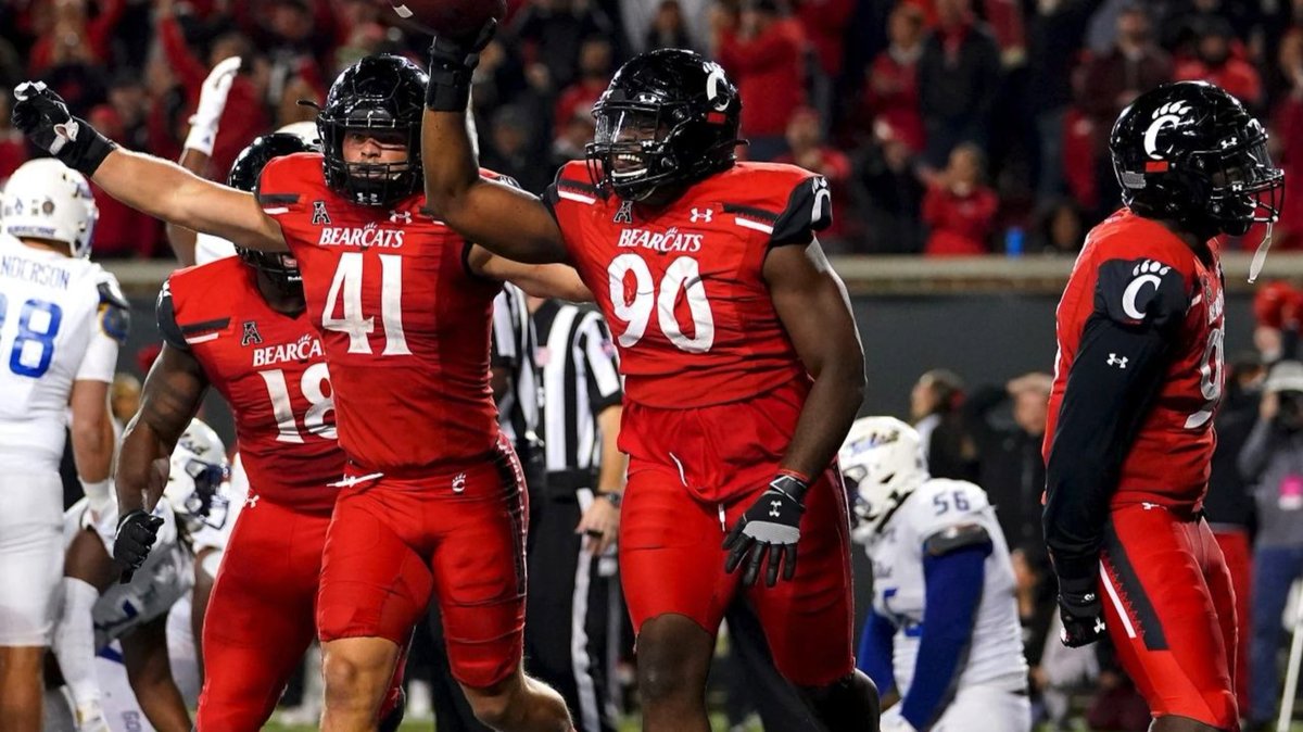 CaydenGreen3's tweet photo. All Glory to God! After a great conversation with @CrookUC I am blessed to receive an offer from The University of Cincinnati! @ChrisGomez54 https://t.co/3ZfdFLQoav