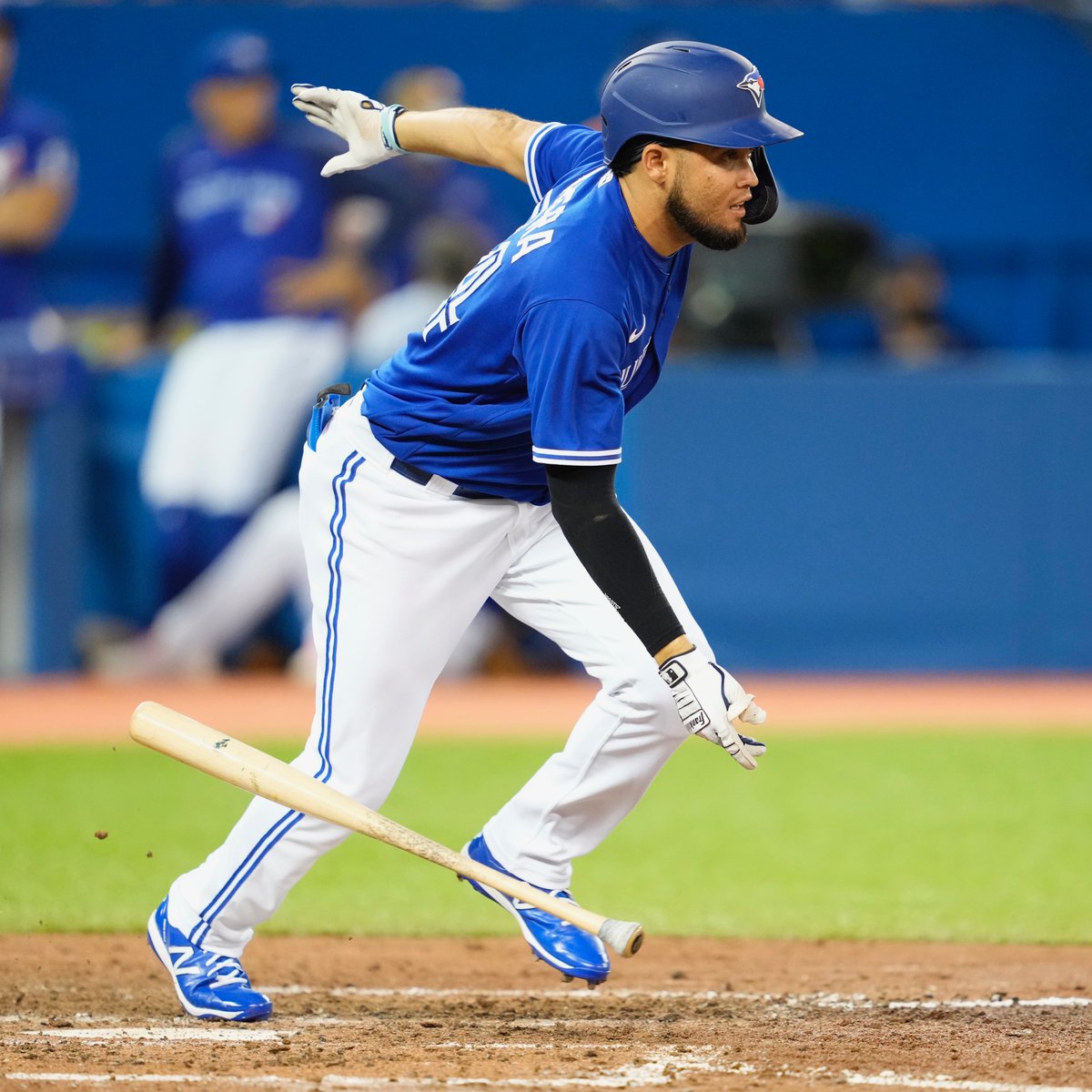 BlueJays's tweet photo. ROSTER UPDATE:

🔹 INF Breyvic Valera has been released 

🔹 RHP Shaun Anderson has cleared waivers and been assigned outright to Triple-A 

All remaining unsigned players on our 40-man roster have been tendered contracts for 2022 https://t.co/f3I4E3Yspv