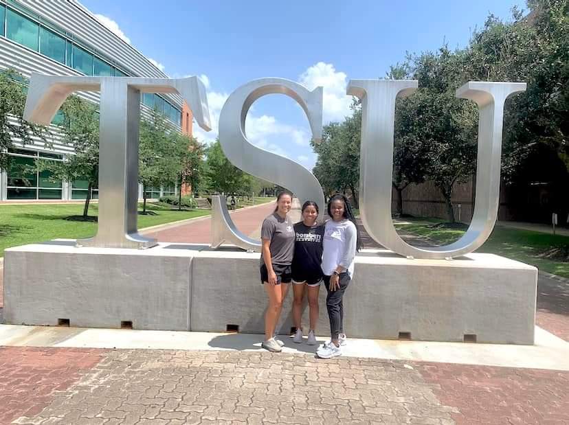 We are extremely excited to announce that Lanay Carr has verbally committed to further her academic and softball career and play D1 softball at Texas Southern University! Go tigers!! 🐅

Congratulations Lanay.
 #TSU  #3rdwardU
