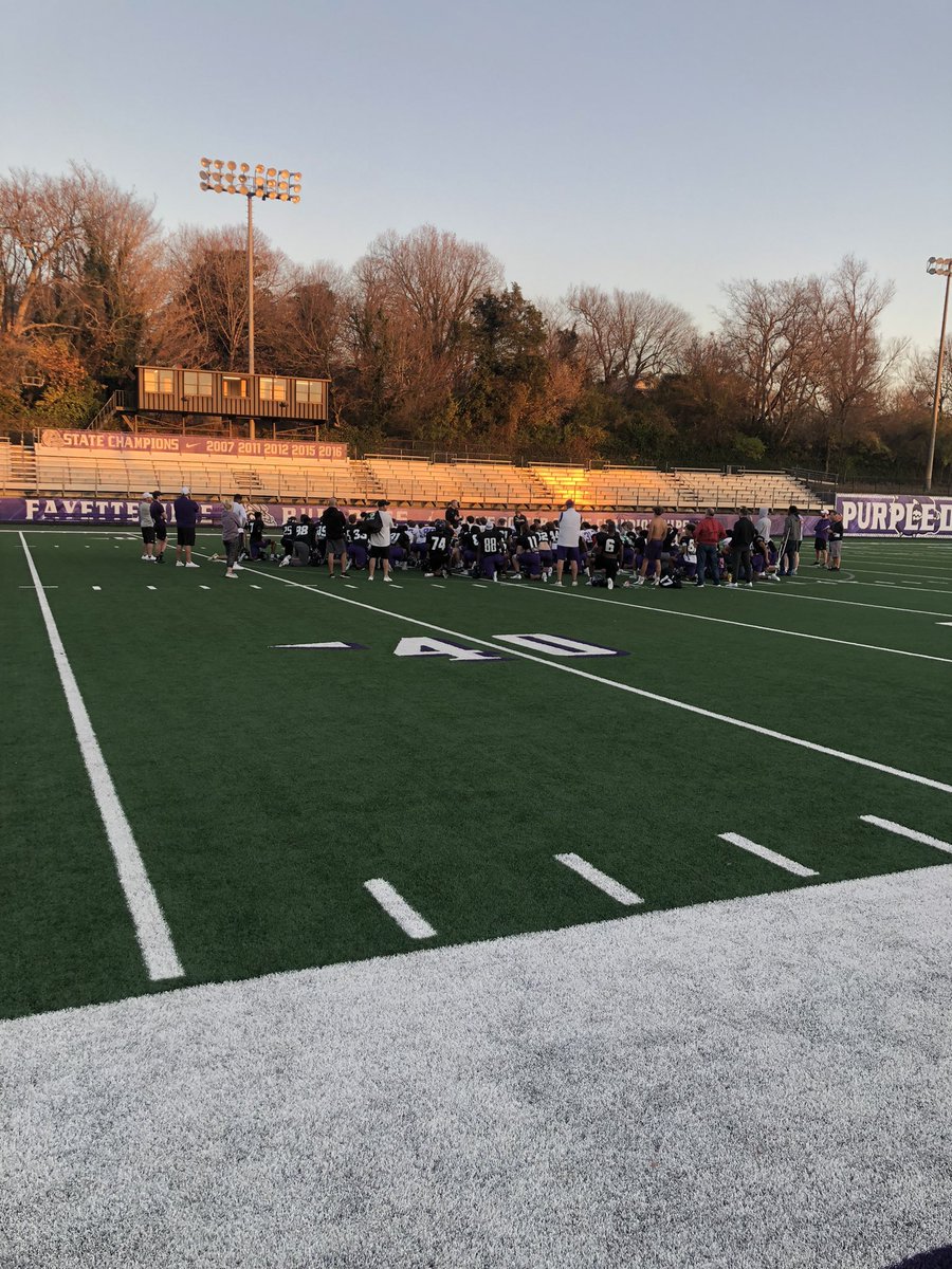 IanLeib's tweet photo. Huge thanks to @CdickC and @FayBulldogsFB for letting me stop by to watch Practice and talk about the #LyonWay Good Luck this Saturday!
#Cla22Act https://t.co/1zsK9om2Ke