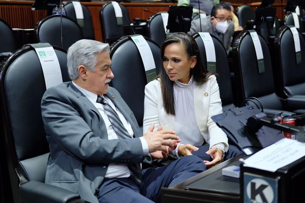 El intercambio de ideas es importante en el trabajo legislativo que realizamos y platicar con mi compañero de bancada Marco Antonio Natale Gutiérrez (<a href="/NataleGutierrez/">Marco Antonio Natale Gutiérrez</a>) siempre es enriquecedor.