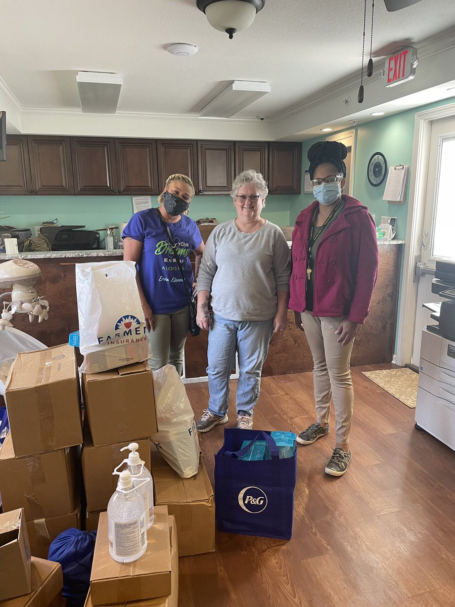 Ervin Student and Family Support team came through in a big way for Giving Tuesday with donations to Mother’s Refuge. ❤️ <a href="/ErvinHMC1/">ErvinHMC1</a> <a href="/AnnaBlancarte11/">Anna Blancarte</a> <a href="/HMC1Proud/">Hickman Mills C-1 School District</a>