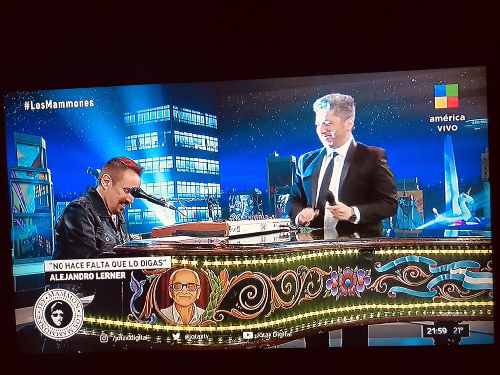 RafaGalletta's tweet photo. Dúo musical: @AleLernerOk y @JeyMammon Esto si es un #Programammon de lujo!! 🧡🎶
@JotaxTV
⭐ #LosMammones #GabrielSchultz @silvinaescudero @lularosenthalok por @americatv https://t.co/RmBi0H3dGM