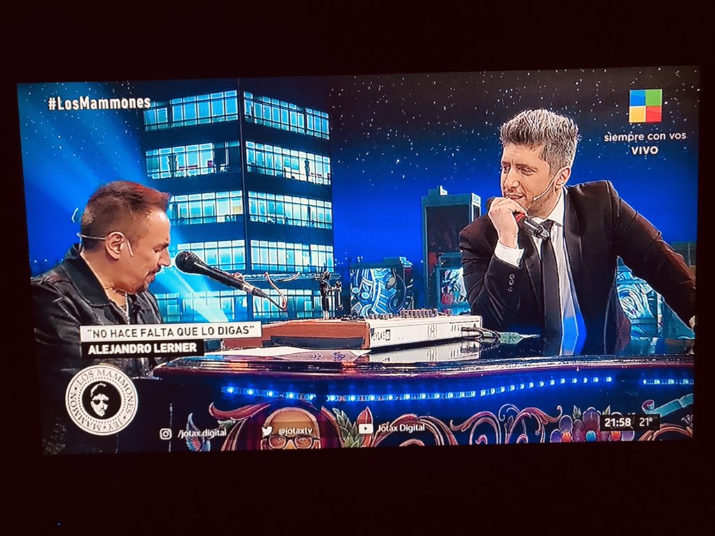 RafaGalletta's tweet photo. Dúo musical: @AleLernerOk y @JeyMammon Esto si es un #Programammon de lujo!! 🧡🎶
@JotaxTV
⭐ #LosMammones #GabrielSchultz @silvinaescudero @lularosenthalok por @americatv https://t.co/RmBi0H3dGM