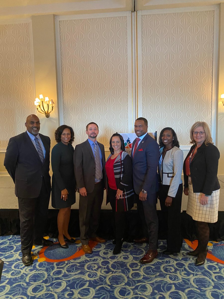 SufVAschools's tweet photo. Members of #TeamSPS attended the Communities In Schools of Hampton Roads Annual Making Connections: Unlocking the Power of Partnership Breakfast.  Our Superintendent, Dr. John B. Gordon, III, served as the keynote speaker for the morning.  

#BuildingTheBestSPS https://t.co/xufjlzh7XN