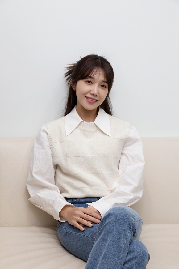 artisteunji2018's tweet photo. 211201 <술꾼도시여자들> 종영인터뷰 기사사진 2 https://t.co/ujkQ0xynt8