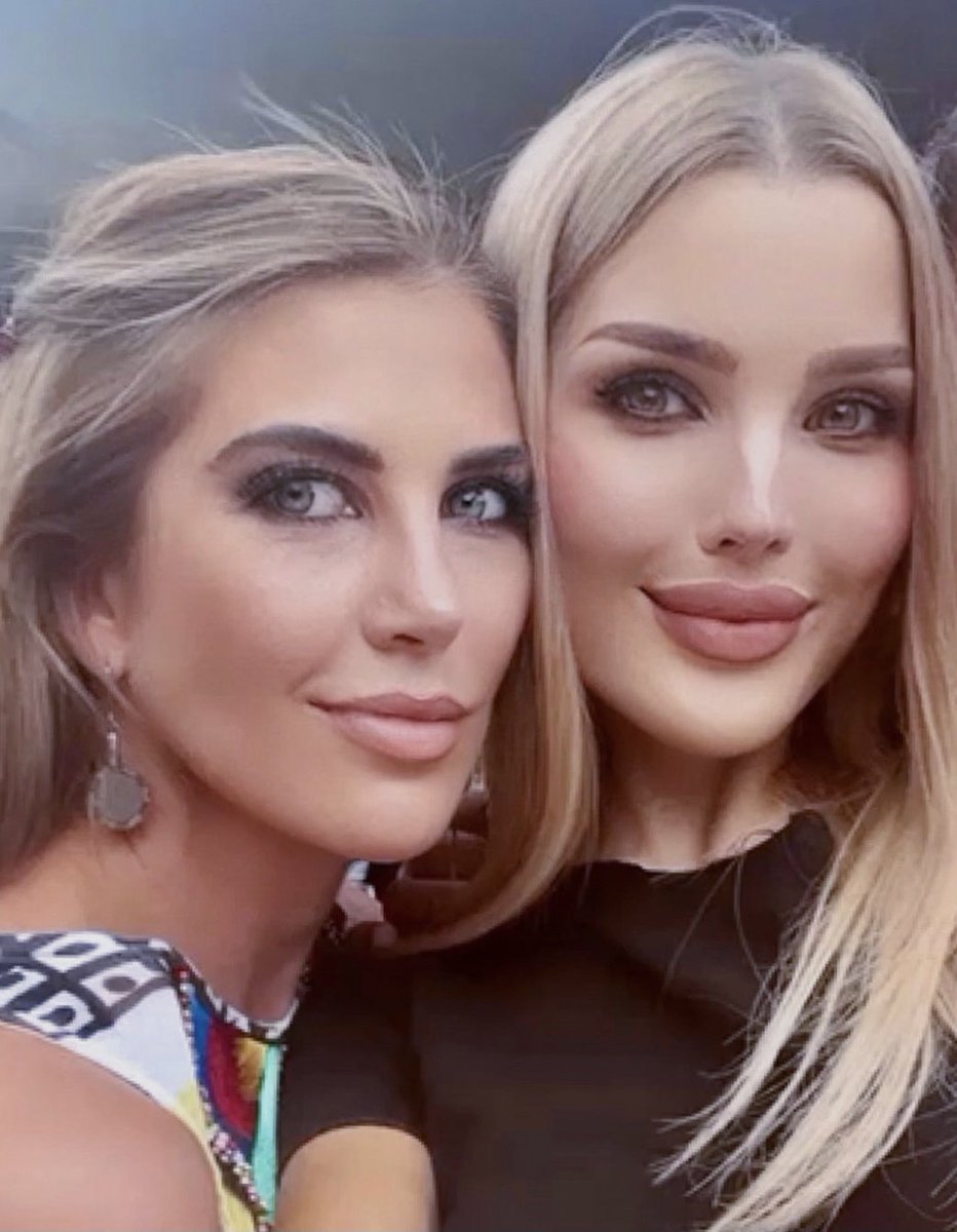 Happy birthday my gorgeous friend 🥂🧁 #angelimarais