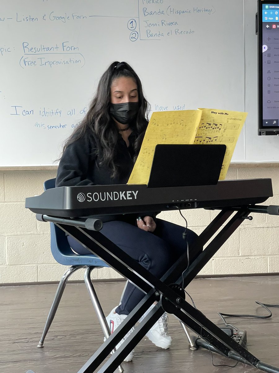EHMSMusic's tweet photo. Our first Snack and Share Concert was a hit! It was great to hear work of all types from our classroom music grades! 🎶 Thank you to the teachers and admin for supporting our students!! @EHMiddle @EhpsA https://t.co/9AYyCObZr9