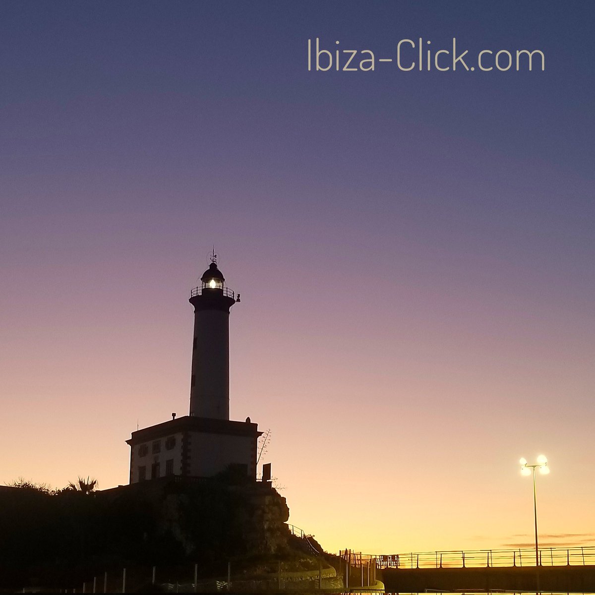 IbizaClick's tweet photo. El faro des Botafoc al amanecer...
#faro
#Ibiza
#Botafoc
#IbizaClick https://t.co/OUqXi0IQDP
