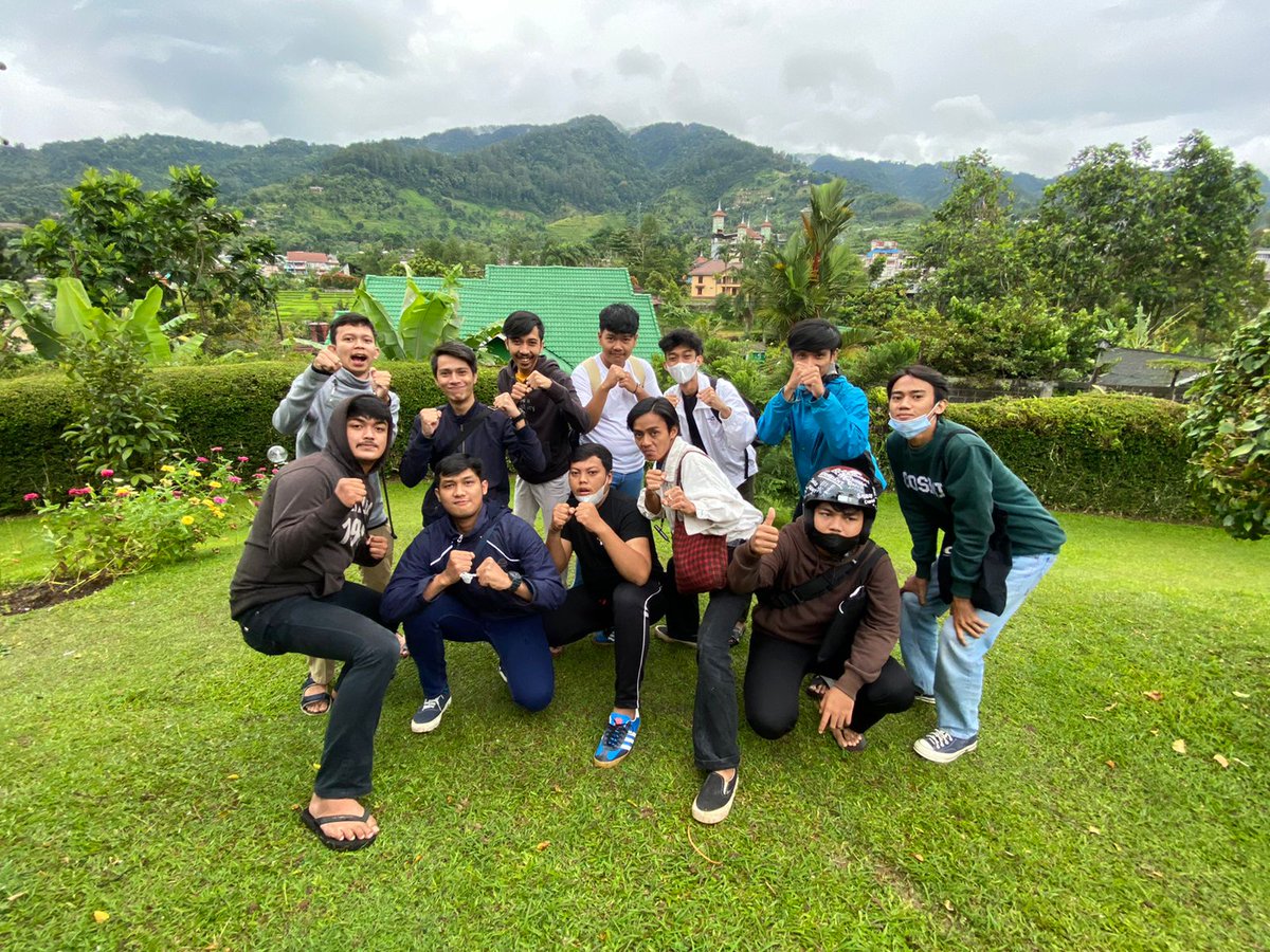 Atbuasstreet_'s tweet photo. Cemiwiw!
Buasboy'21 at puncak https://t.co/MlAbYCD9v6