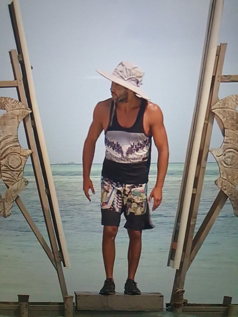 CabMan70's tweet photo. "Quoi? Ce n'était pas le premier à toucher le sol qui gagne?!" #KohLanta2021 https://t.co/bFyVIYD0Uz