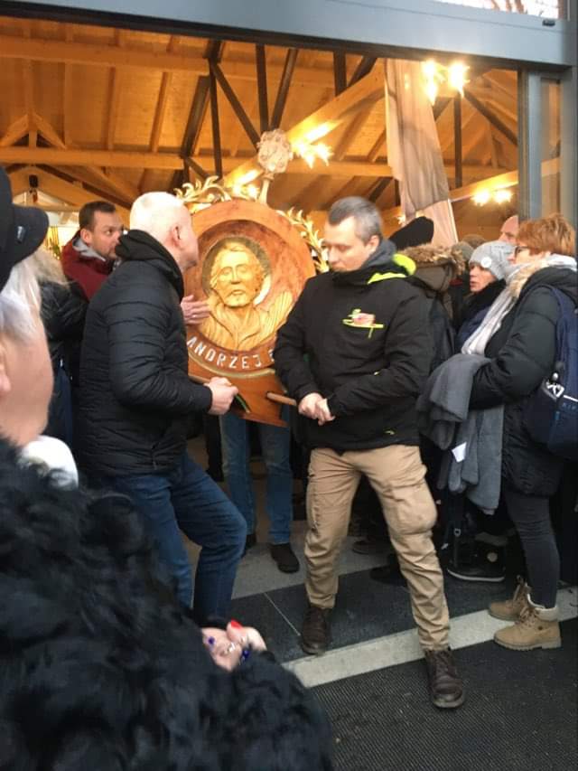 ParafiaTatary's tweet photo. 🇵🇱"ZACZNIJCIE MNIE CZCIĆ"🇵🇱
Dzisiaj 50 osobowa grupa naszych parafian uczestniczyła w Strachocinie w Ur. z okazji 430 rocznicy urodzin św. Andrzeja Boboli i zakończeniu Nowenny.
@ArchLubelska @RadioMaryja https://t.co/tN6vWSIdCO