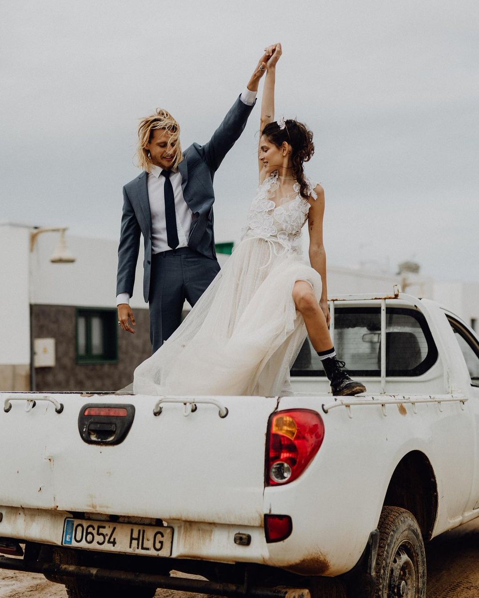 MarcoyMariaMODA's tweet photo. Love @wolvesworkshop 🤍 @susannegapp.photography
#marcoymaria #fashionphotography #shooting #shootinginspo #wolvesworkshop #lagraciosa #weddinginspo #elopement #elopmentwedding #weddingphotography #brides #novias #differentbrides #uniquebrides #noviasunicas #tenerifemoda https://t.co/WhCcQCMO4w