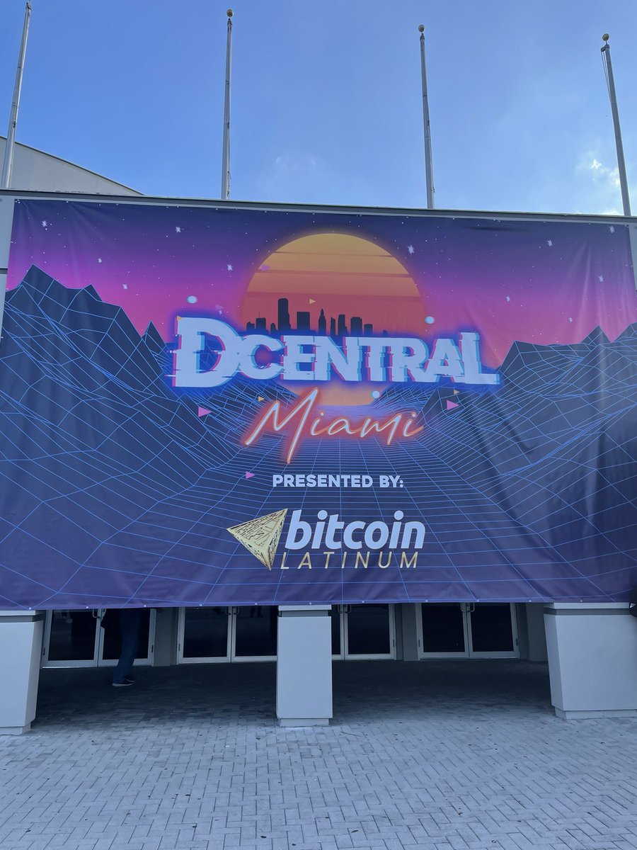 PolyGuardian's tweet photo. Ran in to #Bitsee 🤩 @DCentralCon in Miami!!! 🔥🔥 https://t.co/qoKfXODJx3