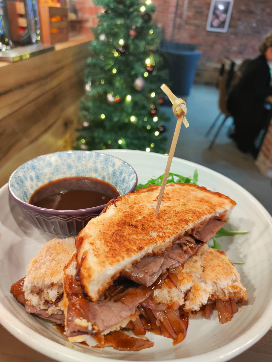 oldbankorrell's tweet photo. "Feeling the cold??? How does a hot roast beef sandwich with French onion gravy dip sound?"

#roastbeef #wiganfoodie #winterfood #oldbankpemberton https://t.co/UXyBB2dK6w