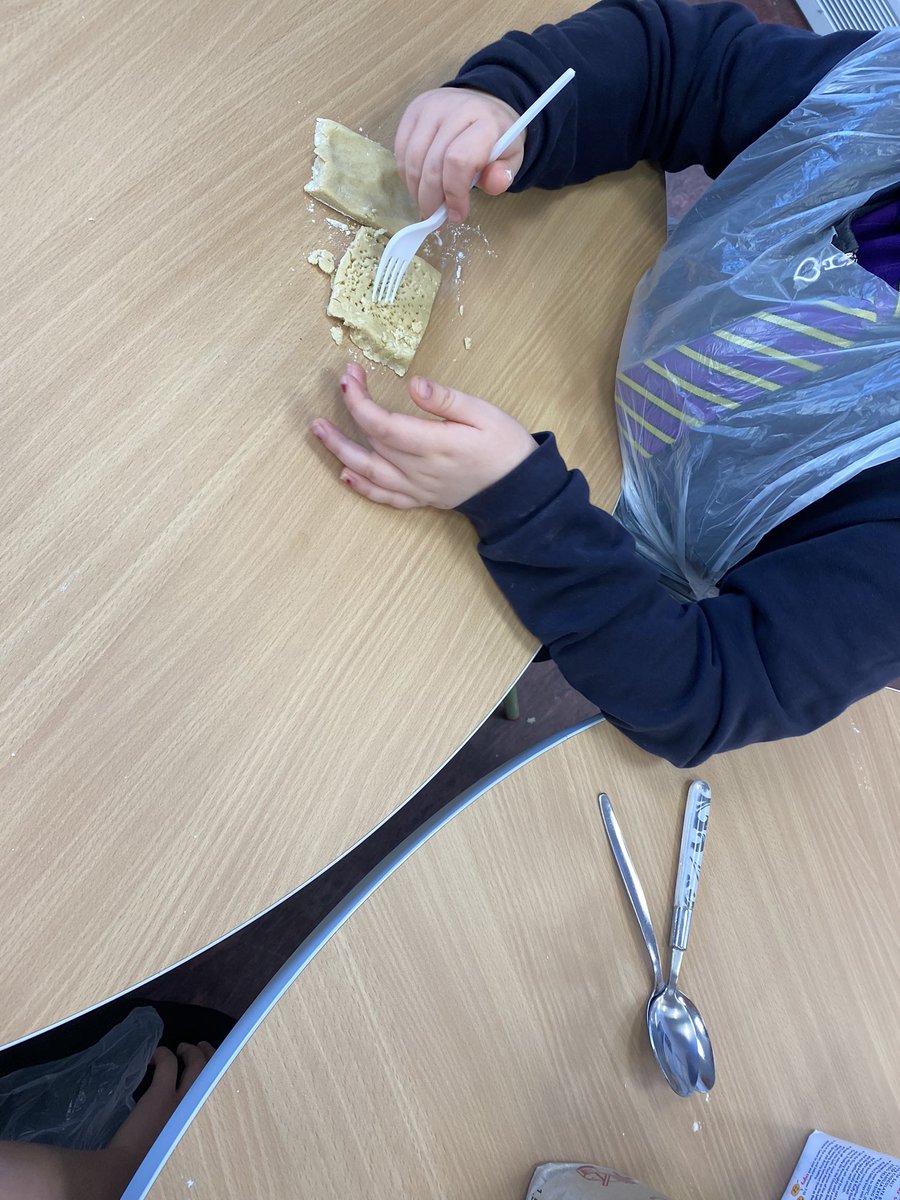 NPS_MrsT's tweet photo. On Friday we made shortbread in school, today each child in the UEP took home a St Andrew’s Day pack. The recipe and ingredients to make their shortbread at home. Hope they taste amazing 🤩 and you had fun. https://t.co/kQOaEC8vLx