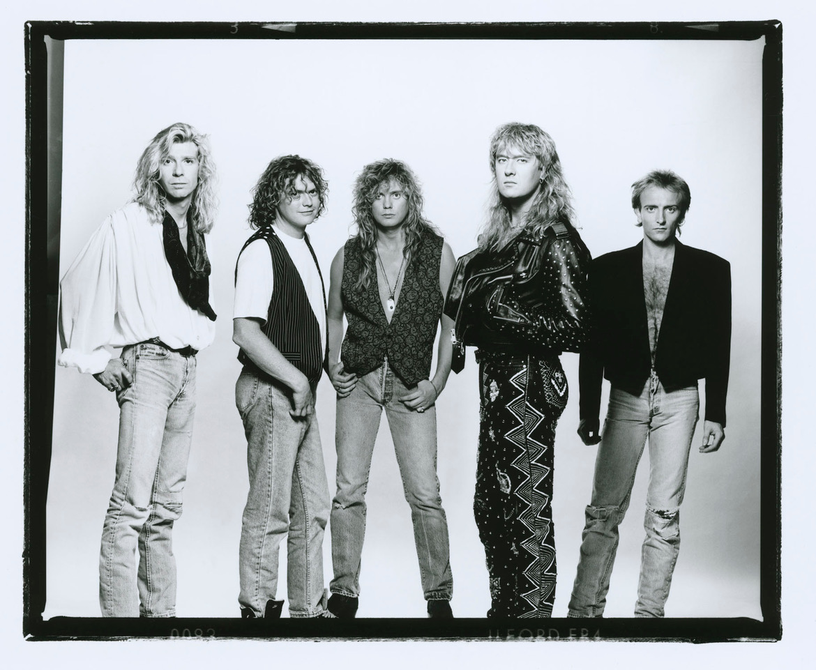 DefLeppard's tweet image. November 2021 marks 44 years since the formation of DEF LEPPARD in 1977 🤘 

Let us know your favorite Def Leppard songs, albums, and memories in the comments 🙏