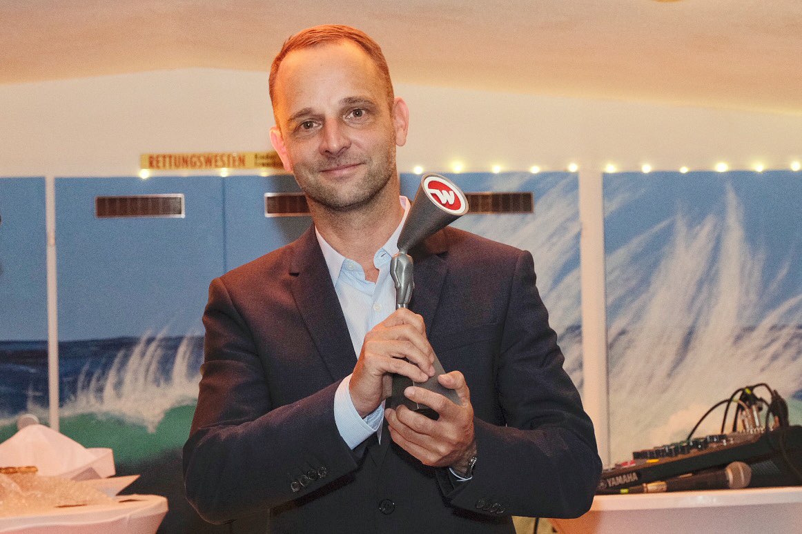 David Schärer, Mitgründer von Rod Kommunikation, ist «Werber des Jahres 2021/22». Der Kommunikationsprofi folgt auf Martin Walthert, CMO bei Digitec Galaxus. werbewoche.ch/de/kommunikati…