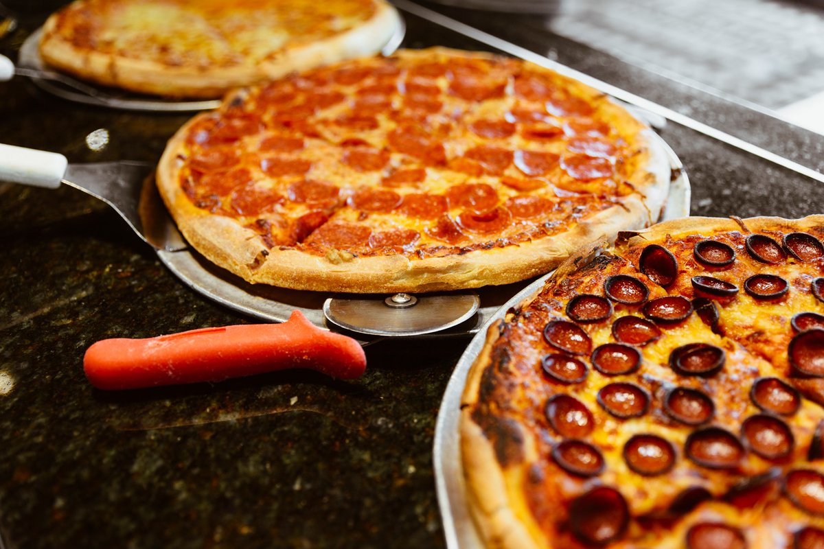 Do you hear that? It's our famous full menu calling your name! Visit salvatores.com now!🍕🤤