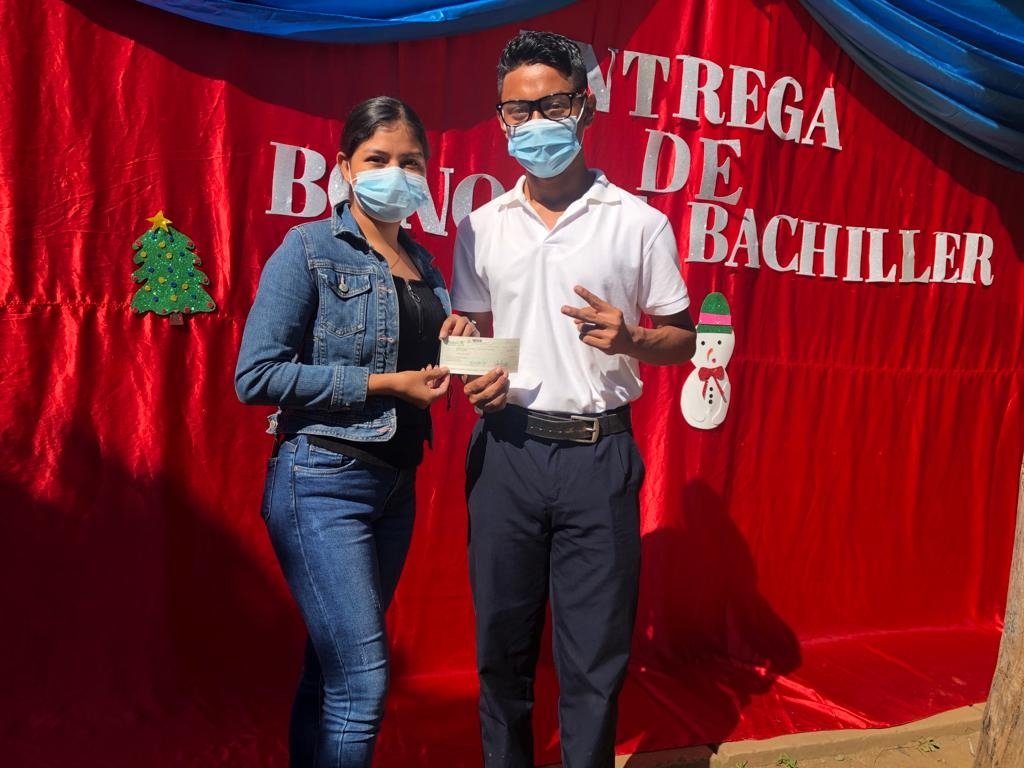 El Buen Gobierno de Reconciliación y Unidad Nacional, a través del Ministerio de Educación, continua con la entrega de Bono Complementario de Promoción para los Bachilleres 2021, como un reconocimiento por su esfuerzo en la educación.
#SoberaniaEnMiTierra
#EnVictoriasEducativas