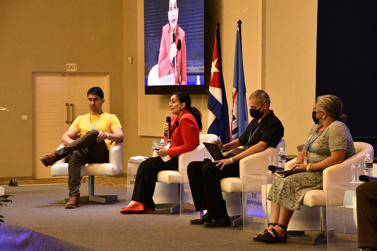 MINCOMCuba's tweet photo. Las ciudades inteligentes aprovechan las #TIC para mejorar el bienestar de los ciudadanos, la sostenibilidad y el desarrollo económico. Sobre las buenas prácticas en pos de lograr ciudades más accesibles se abordó en la tarde de hoy en #AmericaAccesible2021 https://t.co/h2YY9PnL4v