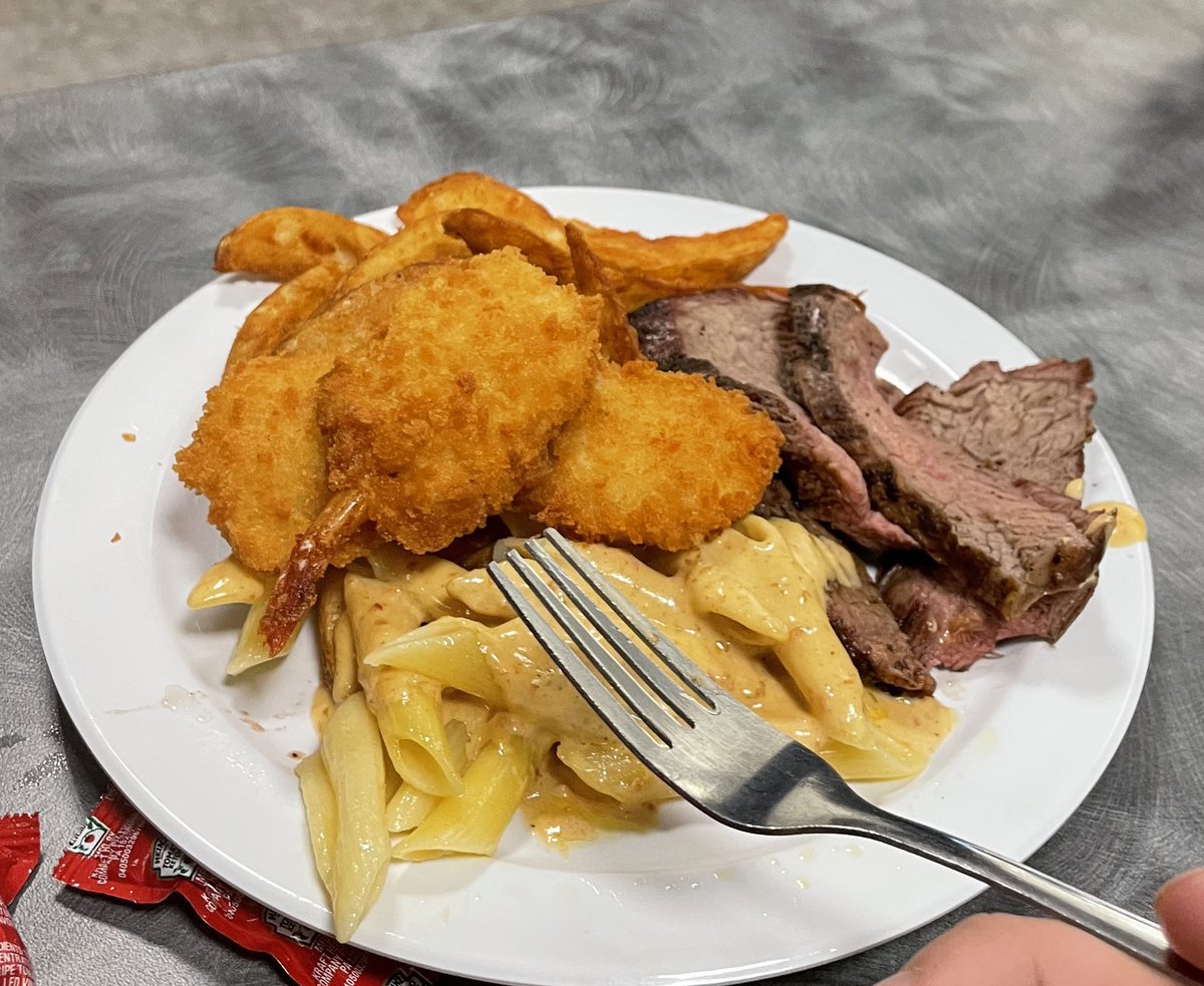 ssgreen1's tweet photo. #collegevisit to @statetechmo food was top notch, shrimp and steak for lunch! Highly impressive Rec center, activities that rival a 4 year college, and hands on classrooms and opportunities. https://t.co/DgGYS4jeYN