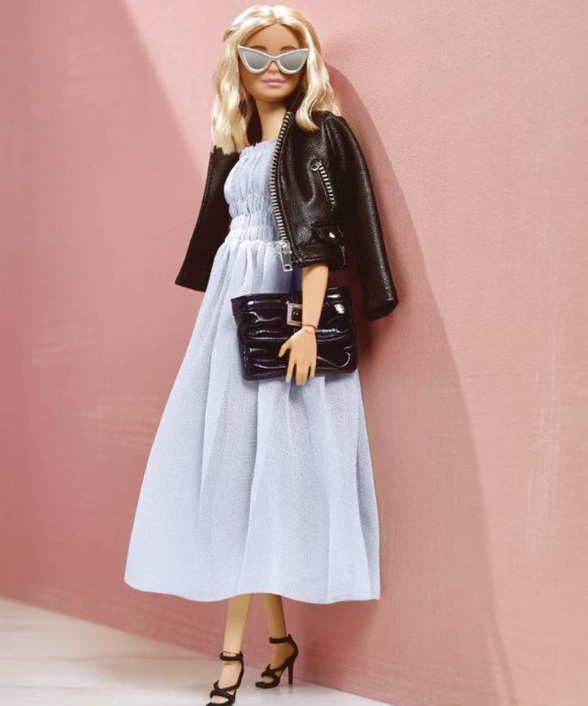 PartingSeasBook's tweet photo. #Barbie looking like “I have no cares, all bills paid, married and I still look 25!” 😂😂😂 https://t.co/aGNGIxdQFH