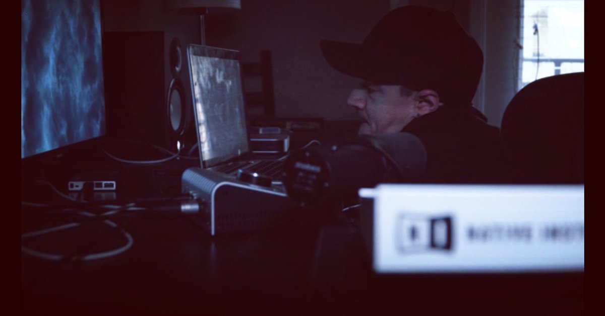 simonilla's tweet image. dropping the intro to my new book tomorrow ♿️🚀📖 simonilla.locals.com