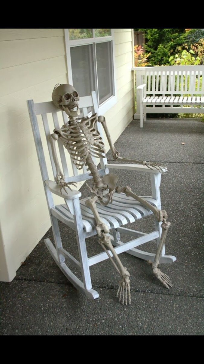 SombraHamlet's tweet photo. Acá estoy yo, esperando a que @Hamlet2803 se deje de pensarlo y mate de una vez a mi asesino…⌛️💆 https://t.co/TfTB2NI6Nx