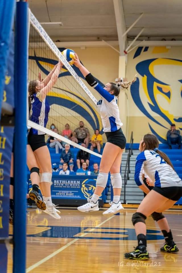 BethlehemAthle1's tweet photo. Our female student-athlete of the month for November is Sara Spalding! Sara is a 4.0 student and a Governor's Scholar. She also scored a 31 on her ACT. Sara was a key player for the back-to-back 19th district champs, and was named to the Honorable Mention All State Team. https://t.co/EFqFwaOrBR