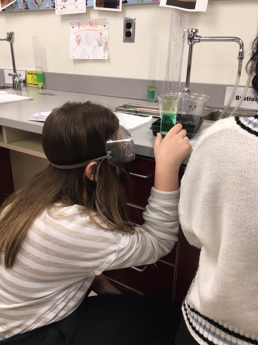 SNBing's tweet image. @MJMcGrathjr Right back at it in the lab! Building density columns. #mathinscience #density #chemistry #scienceisawesome