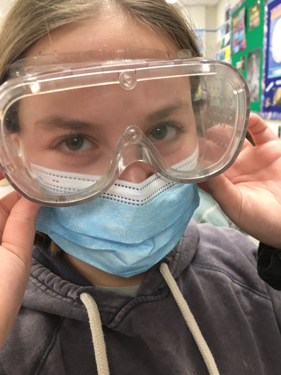 SNBing's tweet image. @MJMcGrathjr Right back at it in the lab! Building density columns. #mathinscience #density #chemistry #scienceisawesome