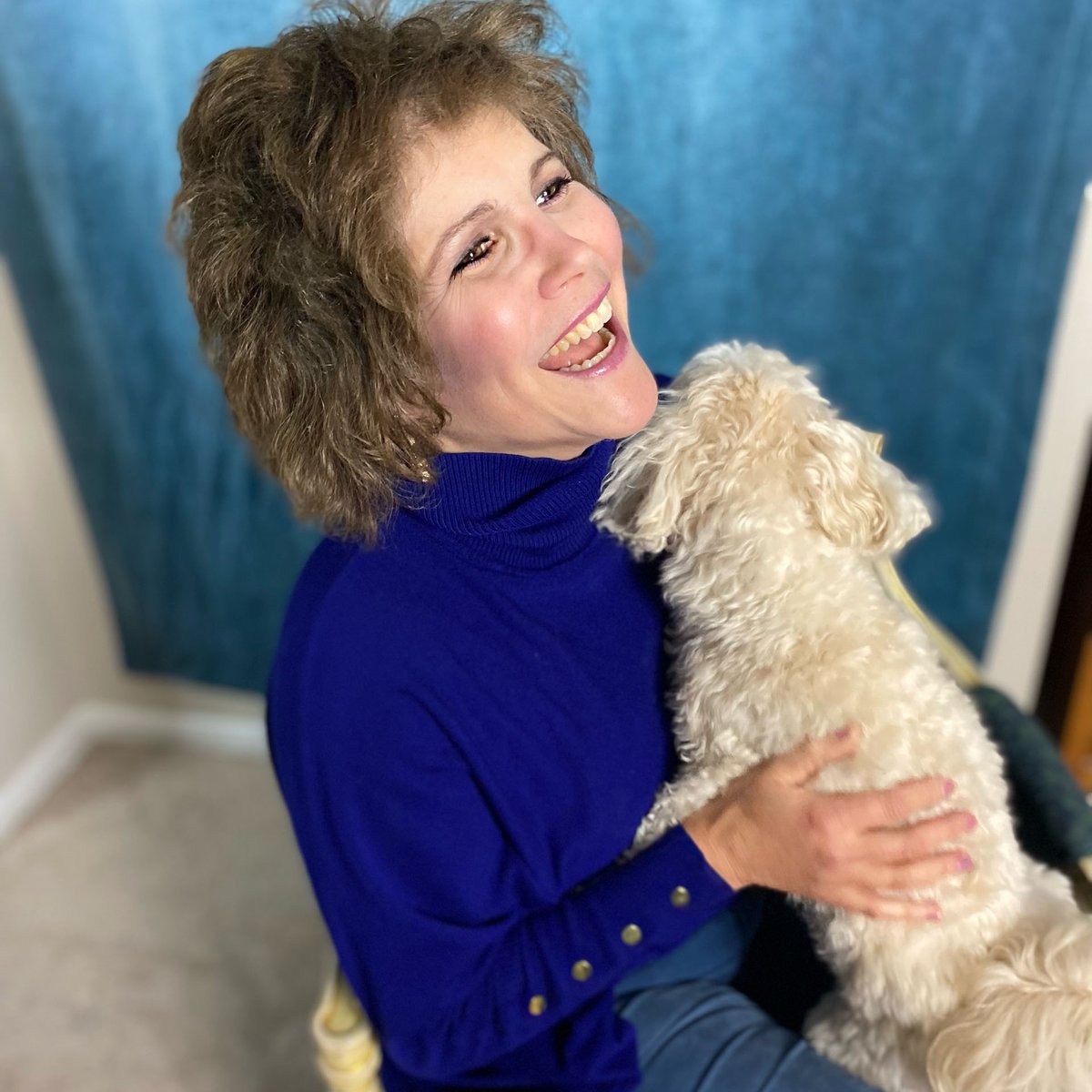 goodthingslisa's tweet photo. It has been my tradition for a very long time to send out holiday greetings from me and my non-human animals. Thanks to my friend Kathy for being this year's photographer! These are some behind-the-scene shots. Can you tell we had fun? https://t.co/d7MHePdNvQ