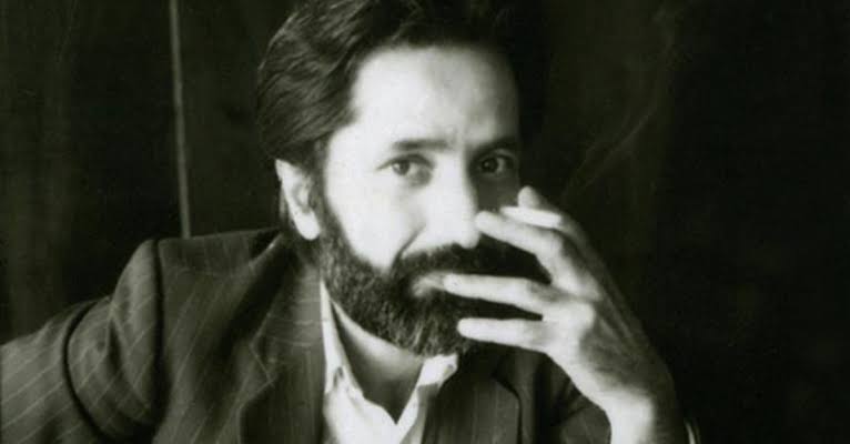 C_Zarifoglu's tweet photo. Bir şiir bırak geceye.. 
Sende yeri başka olan.. https://t.co/UUaqZ02zIc