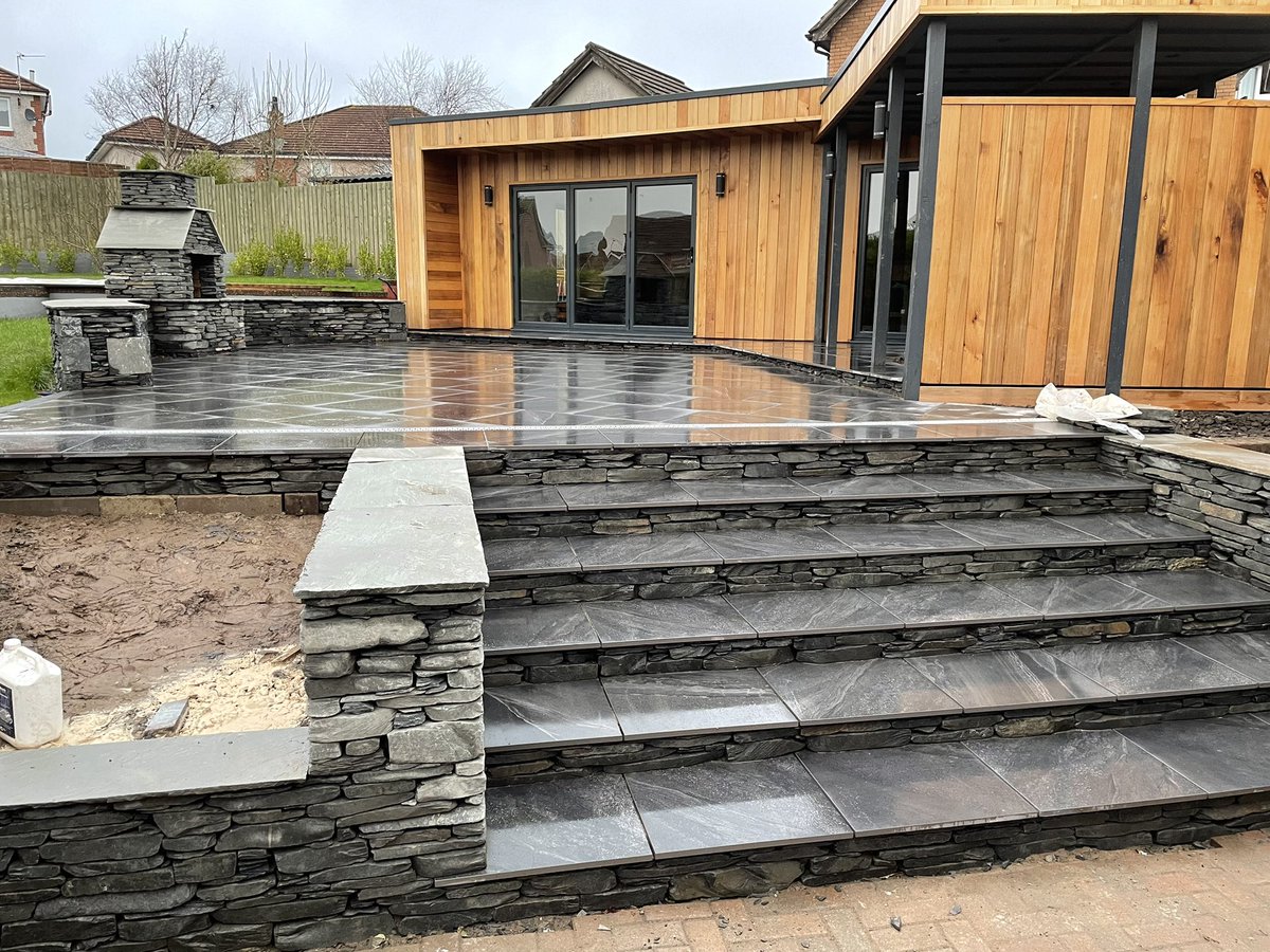 RivendellStone1's tweet photo. So close to finishing this one, weather please be kind ๐ค๐คhopefully @burlingtonstone has recovered from #StormArwen #transformation #porcelainpaving #thelakes #LakeDistrict #outdoorliving #cumbria #millomtown #naturalstone #slate https://t.co/K6dtK4ZiiF