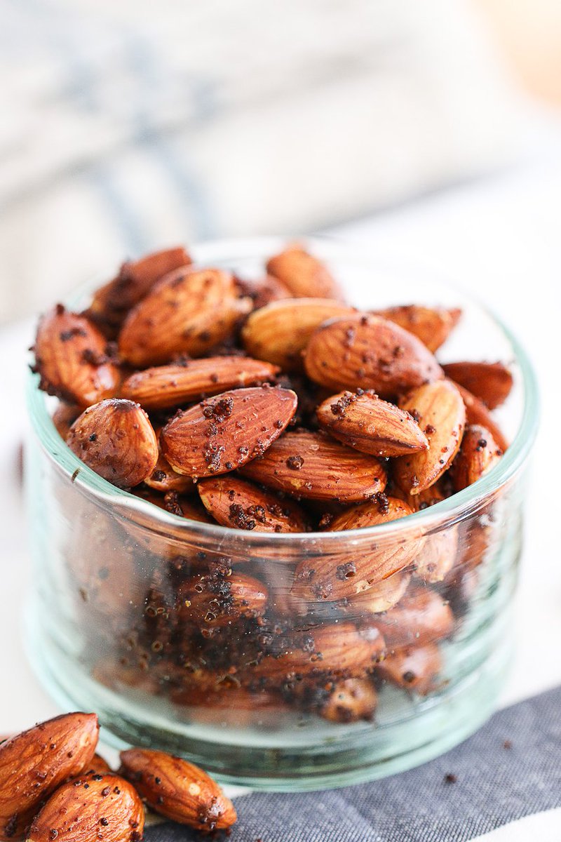 AnnaVocino's tweet photo. 'Tis the season for nuts. Roasted Spiced Almonds to be specific. Check out this delicious one I have on my site and keep these nuts on hand for comp'ny! https://t.co/OIFAsjYFct #NSNG #Spicednuts @lowcarbsnacks https://t.co/VXhrHryEHR