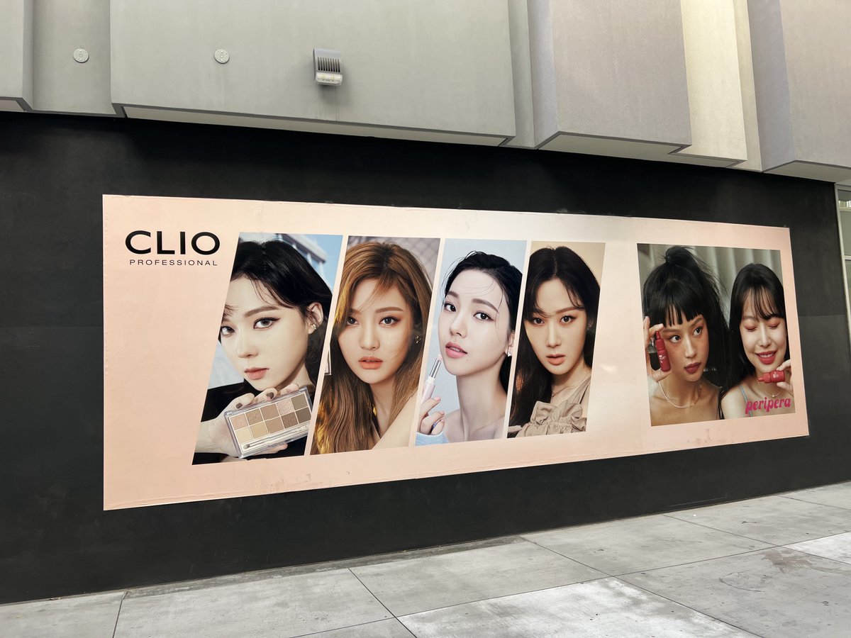 aespresso_2's tweet image. i love california because i can literally come out of the restaurant and see a giant poster of aespa while a boba place plays ‘savage’ in the background