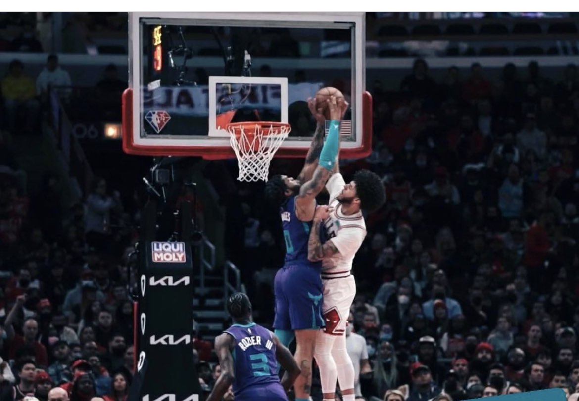 sweatboxprogram's tweet photo. Great play by high flying Miles but I fucks with the aggressive dunk attempt  by @ZO2_ 👏🏽 #GoodCut #GreatBlock https://t.co/ymy89nt2XP