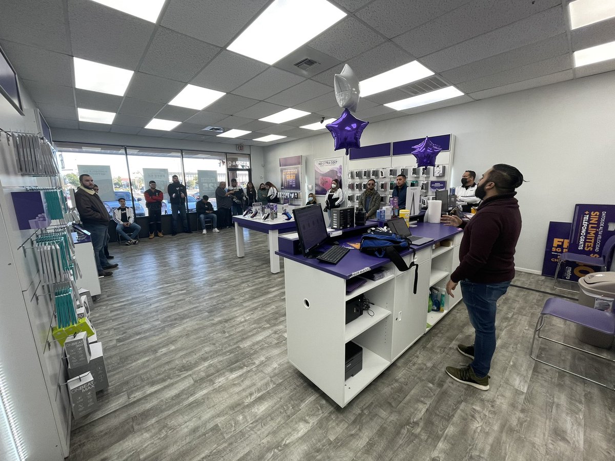 UsaCellular's tweet image. Great morning training with por SmartPay partner @ronny 
Ready for a great December 💪💥💯