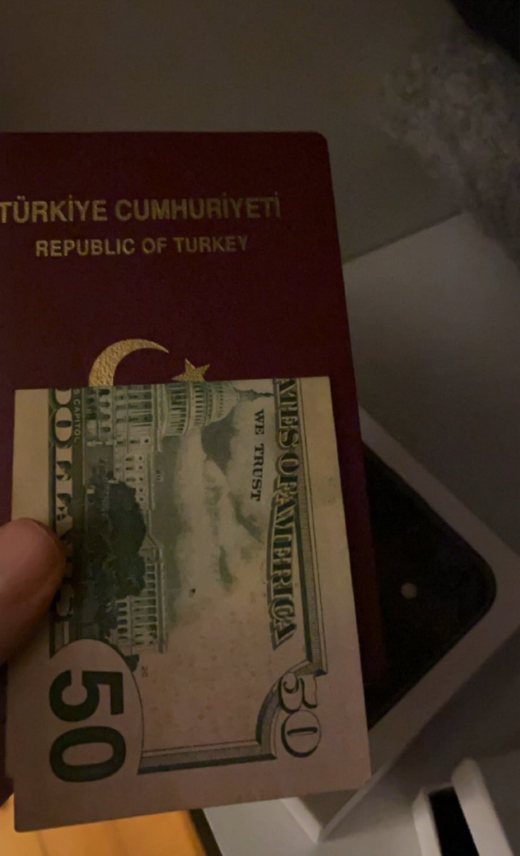 gulsaahozkan's tweet photo. @ekindikmenn Pasaportumun arasındaki 7. yılı destek olunur, vazgeçme hayalinden💪🏻 https://t.co/V63aebOCJz