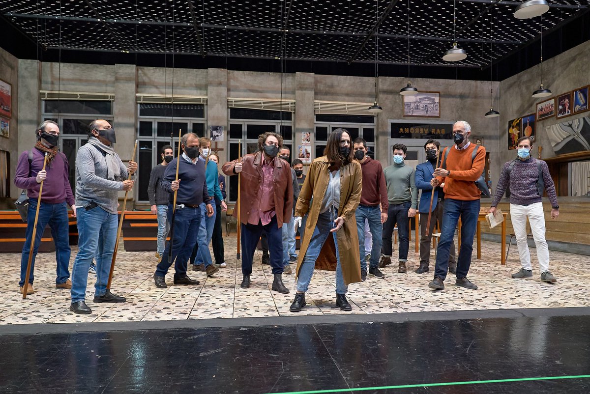 Maestranza's tweet photo. Seguimos trabajando duro para que los días 9, 11 y 13 de diciembre podáis disfrutar de la música de Bellini y de esta fantástica puesta en escena que, sin duda, os sorprenderá. #CapuletiMotecchi
#LeonorBonilla, @dcecima, @AiramTenor, #DarioRusso y #LuisCansino 😜🙌 https://t.co/tEB5vUWO6i