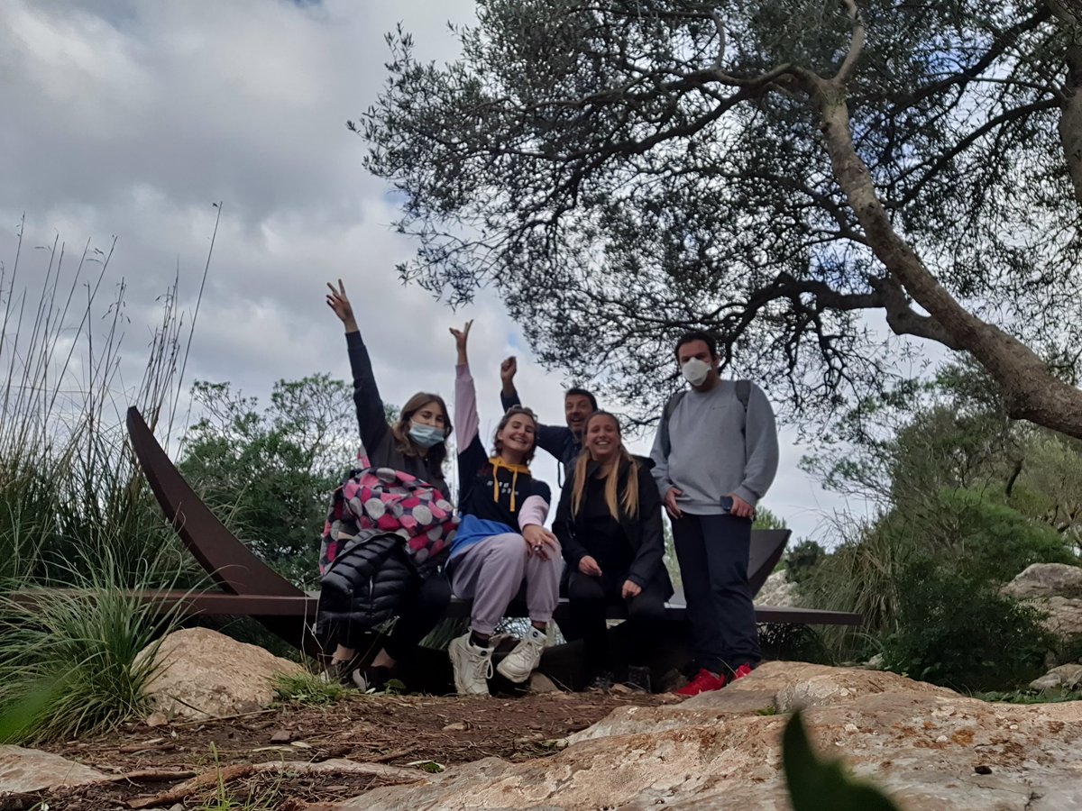 munoznoelia6's tweet photo. Aprovechando que hoy acababamos pronto las clases, hemos ido hasta Valldemosa a hacer la excursión Cami de s'Escolta y a la ermita de la Santísima Trinidad
#22121_uib @EFsaludable_UIB https://t.co/MVjAly6xwf