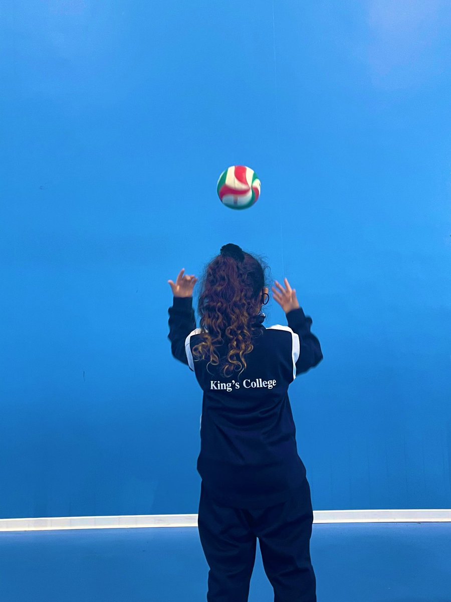 A shameless magpie from <a href="/NiallO7Brien/">Niall O’Brien</a> and an idea or 2 of my own for ks1 sending this morning 🎾🏐 #edupe #fundamentals #sending #striking