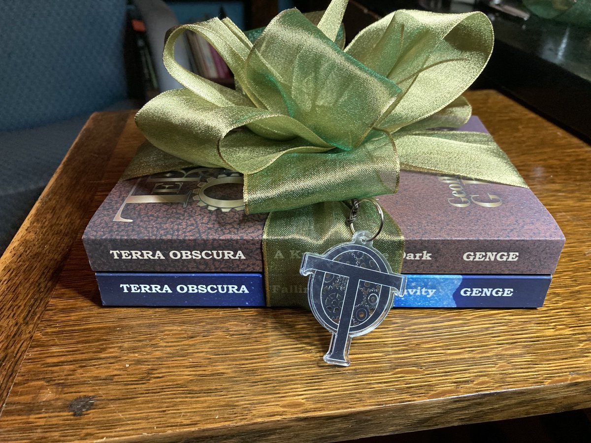 GGGenge's tweet photo. Need a gift for an eccentric in your life?
Selling these two book sets  with custom key tag, sticker, and a bow. 
$30 bucks CDN (+actual shipping)
What do you think? https://t.co/6WbKcHFSNr