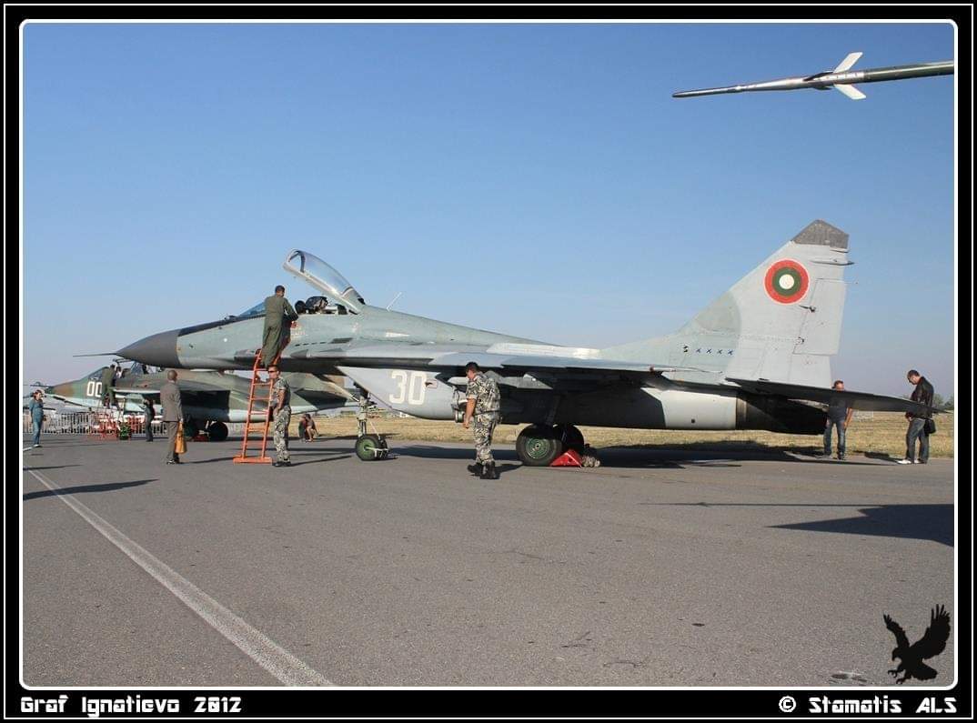 Stam_A337's tweet photo. 🇧🇬 Bulgarian Air Force
MiG-29A Fulcrum s/n 30
Graf Ignatievo AFB / Oct 6, 2012
#BuAF #GrafIgnatievoAFB #MiG29 #Fulcrum #aviationgeek #canonphotography #fighterjet https://t.co/MsBCgrxPEL
