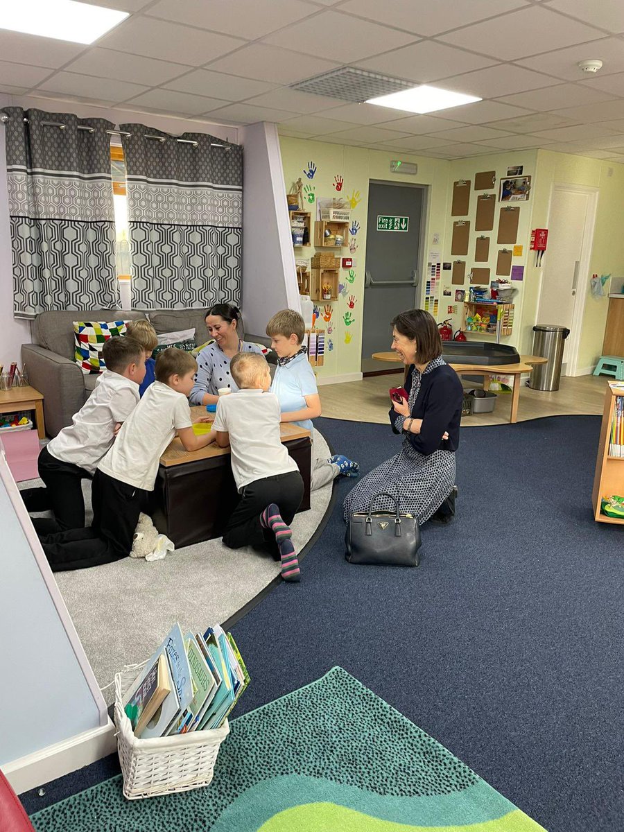 Wonderful morning visiting <a href="/DeHavPrimary/">De Havilland Primary School</a> with <a href="/DanesEdTrust/">Danes Ed Trust</a> - everything from carol practice with sign language to Dali clocks to vocabulary extensions. So impressed