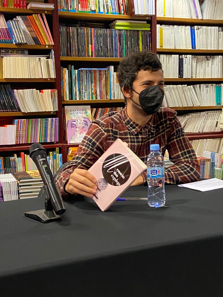 laiovento's tweet photo. Presentación da novela de Josiño Araújo MEMORIAS DUN EXGALEGO, a última novidade da colección de narrativa de #Laiovento, o 24 de novembro na libraría #Librouro de Vigo https://t.co/C6UCWoNArD