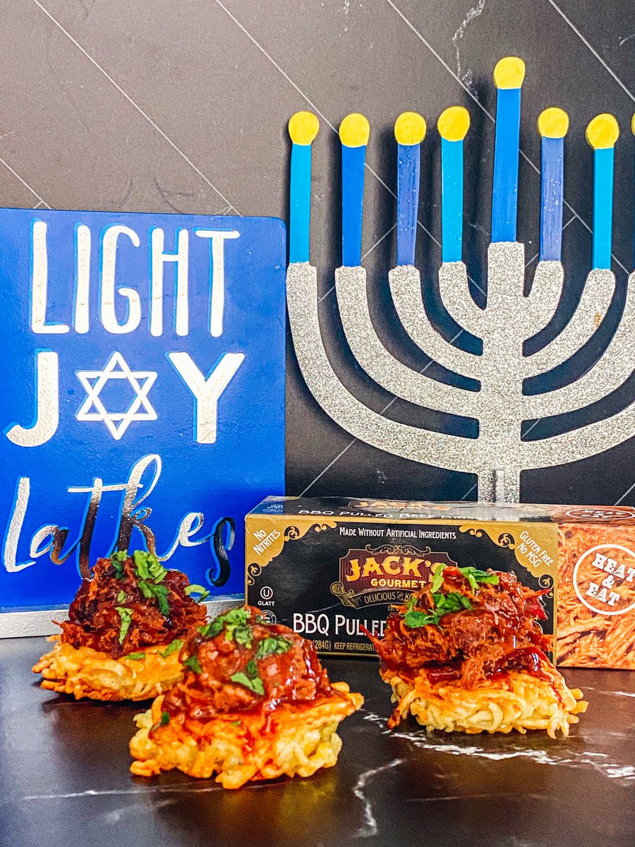 Oh man I love #LATKES! Who is with me? BBQ Pulled Beef Latke Sliders are delicious and the perfect way to say Happy #Hanukkah 😍 Get the recipe here: kosherinthekitch.com/bbq-pulled-bee… #JacksGourmetPartner #KosherintheKitch