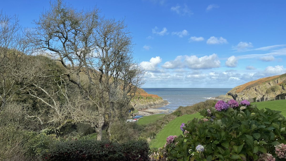 Hentyllaeth's tweet photo. 🎄New availability Friday 17th December until Sunday 26th December due to a change in our plans. Enjoy a change of scene during the week before Christmas. Contact @coastalcottages on 01437 765765 to book 🎄
#visitpembrokeshire #visitwales #Pembrokeshire https://t.co/PPB4grHAu4